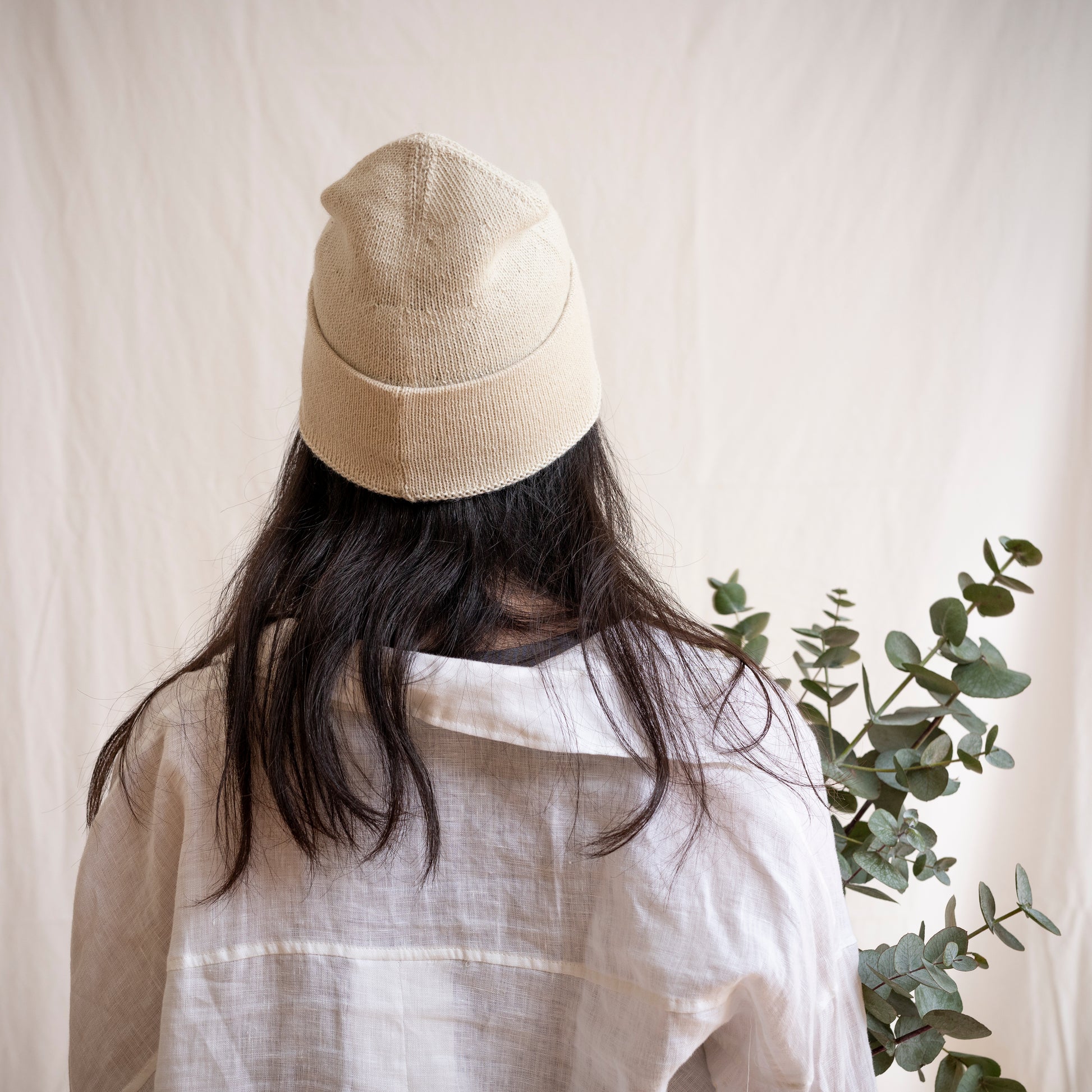 Woman wearing natural coloured alpaca wool slouchy beanie hat.